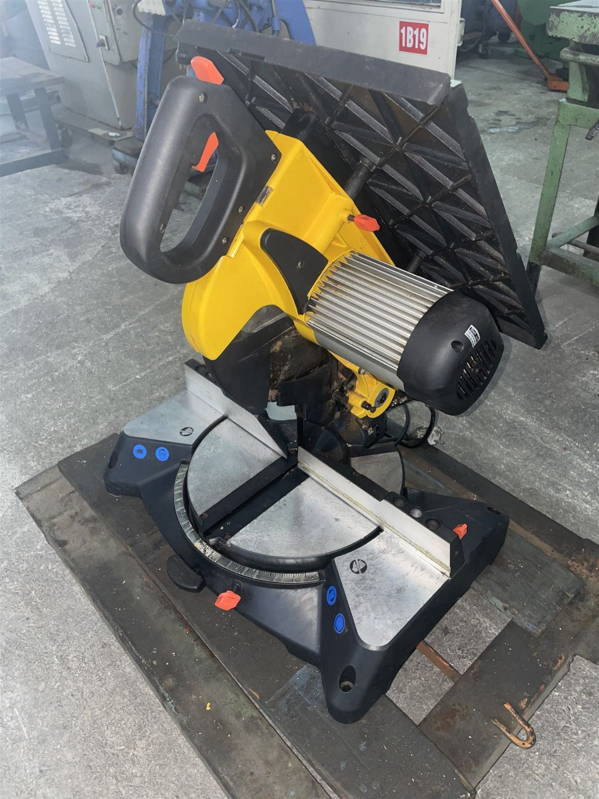 MAX EXTRA GÖNYE KESİM TESTERE 305LİK