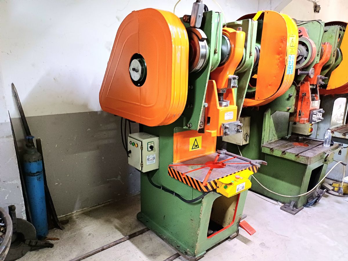 60 TON ŞAHİN MARKA ANGARAJLI EKSANTRİK PRES