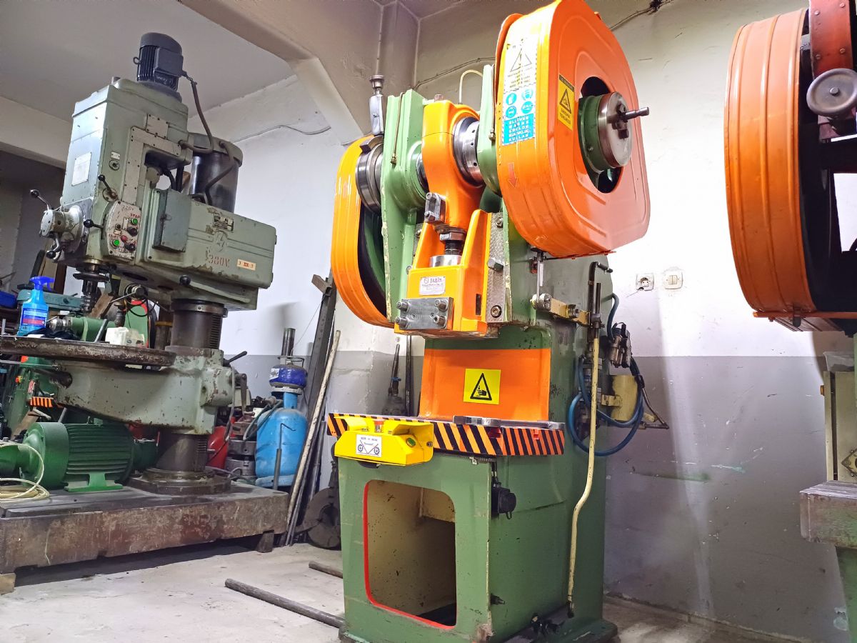 60 TON ŞAHİN MARKA ANGARAJLI EKSANTRİK PRES