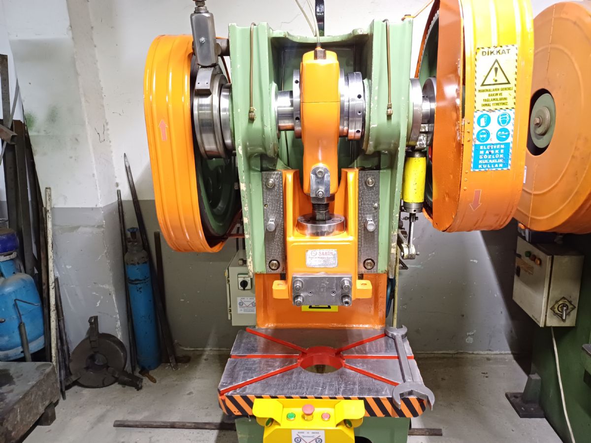 60 TON ŞAHİN MARKA ANGARAJLI EKSANTRİK PRES