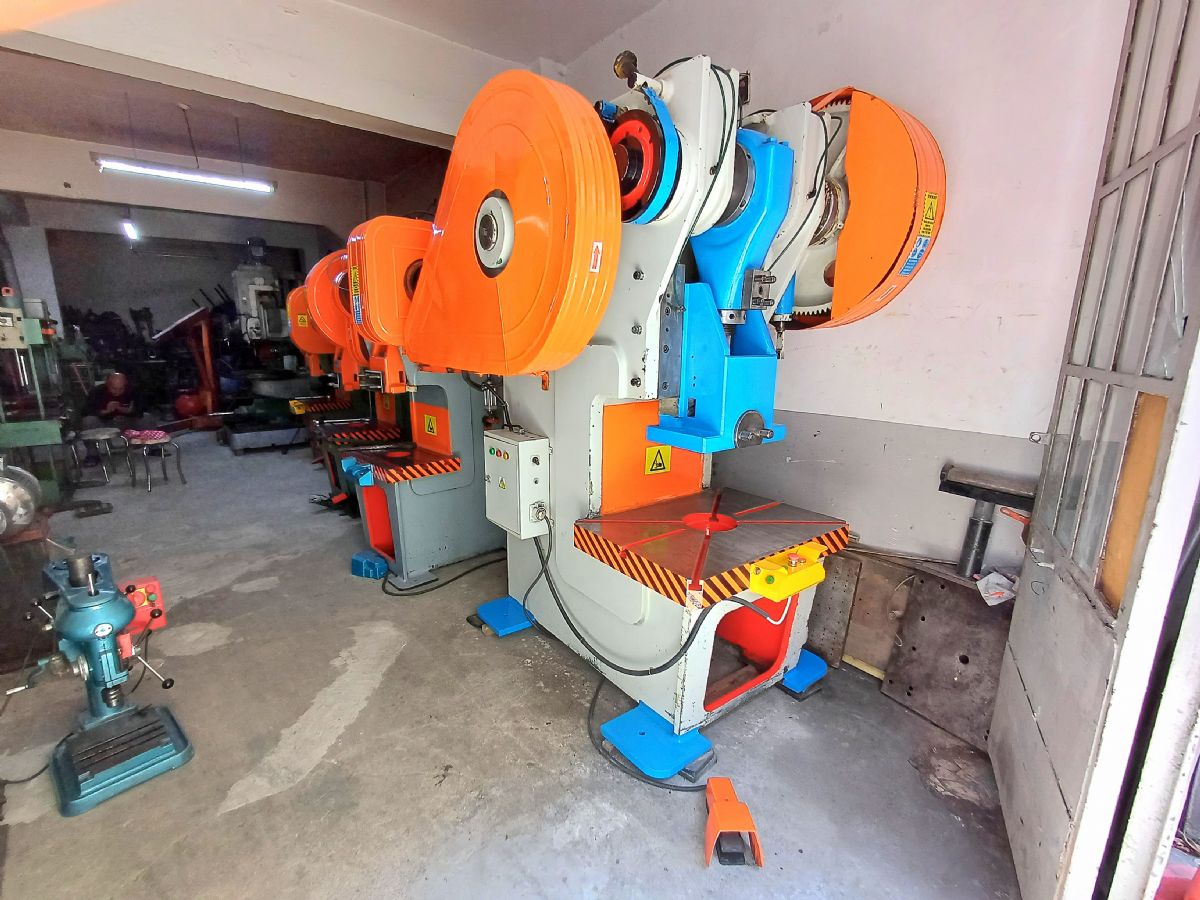 125 TON ÇELİK GÖVDE EKSANTRİK PRES