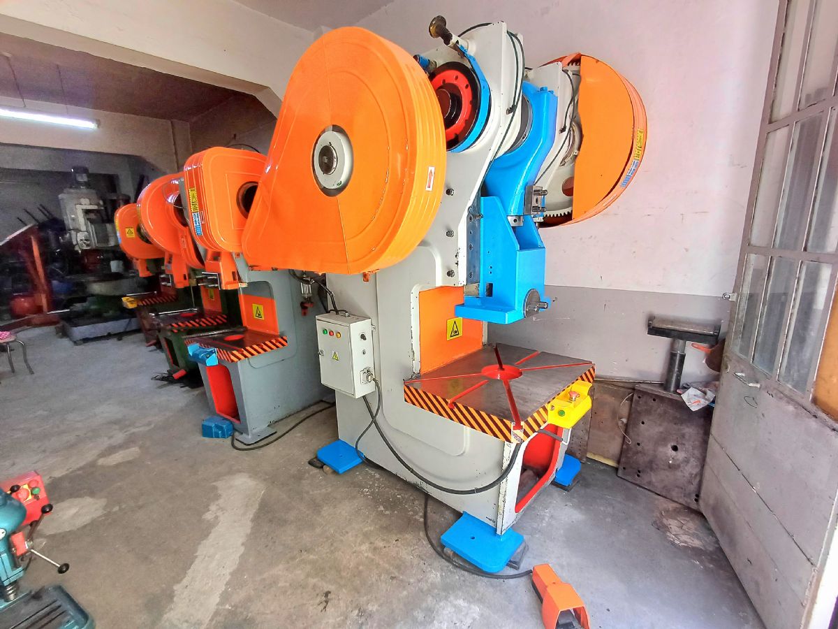 125 TON ÇELİK GÖVDE EKSANTRİK PRES