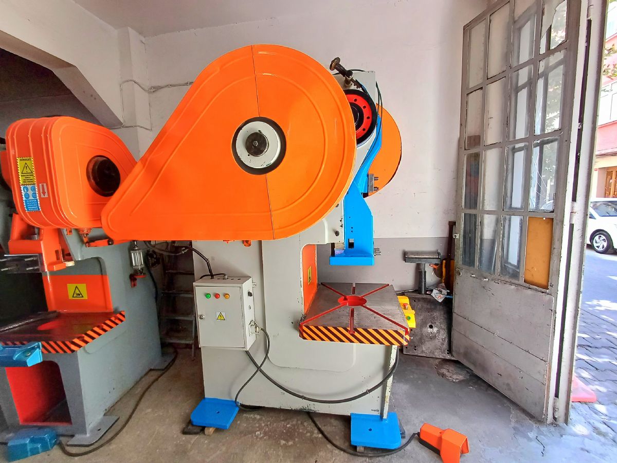 125 TON ÇELİK GÖVDE EKSANTRİK PRES