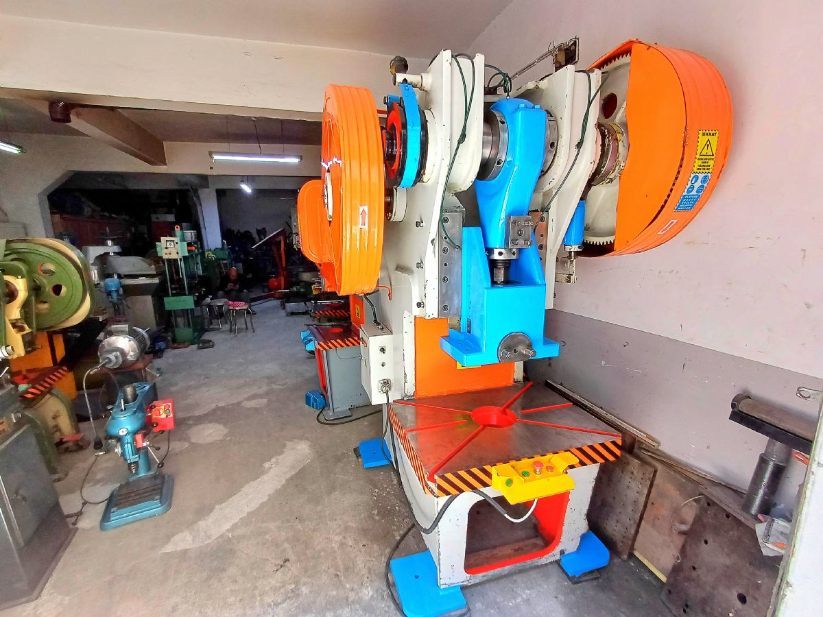 125 TON ÇELİK GÖVDE EKSANTRİK PRES