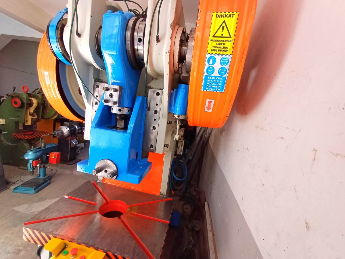 125 TON ÇELİK GÖVDE EKSANTRİK PRES
