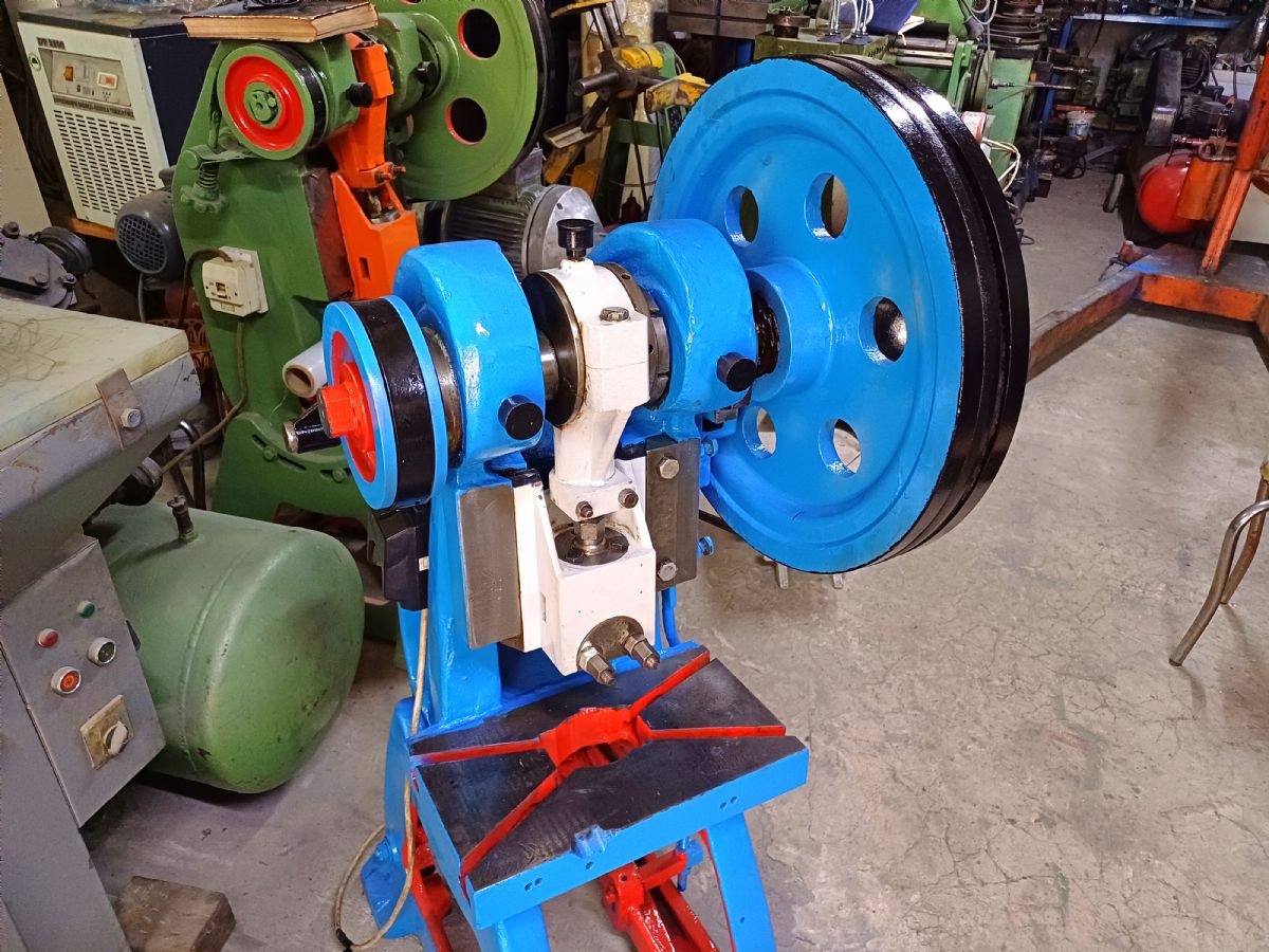 8 TON EKSANTRİK PRES