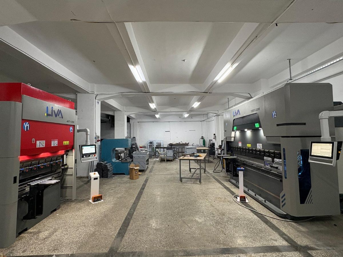 LİVA 3200X135 TON CNC HİBRİT ABKANT PRES- 4 EKSEN MOT. BOMB.