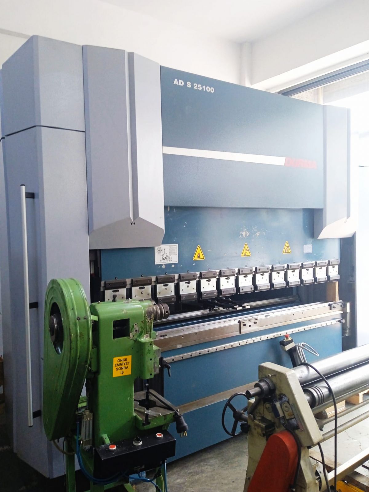DURMA CNC HİDROLİK ABKANT AD-S 25100 2500x6 mm